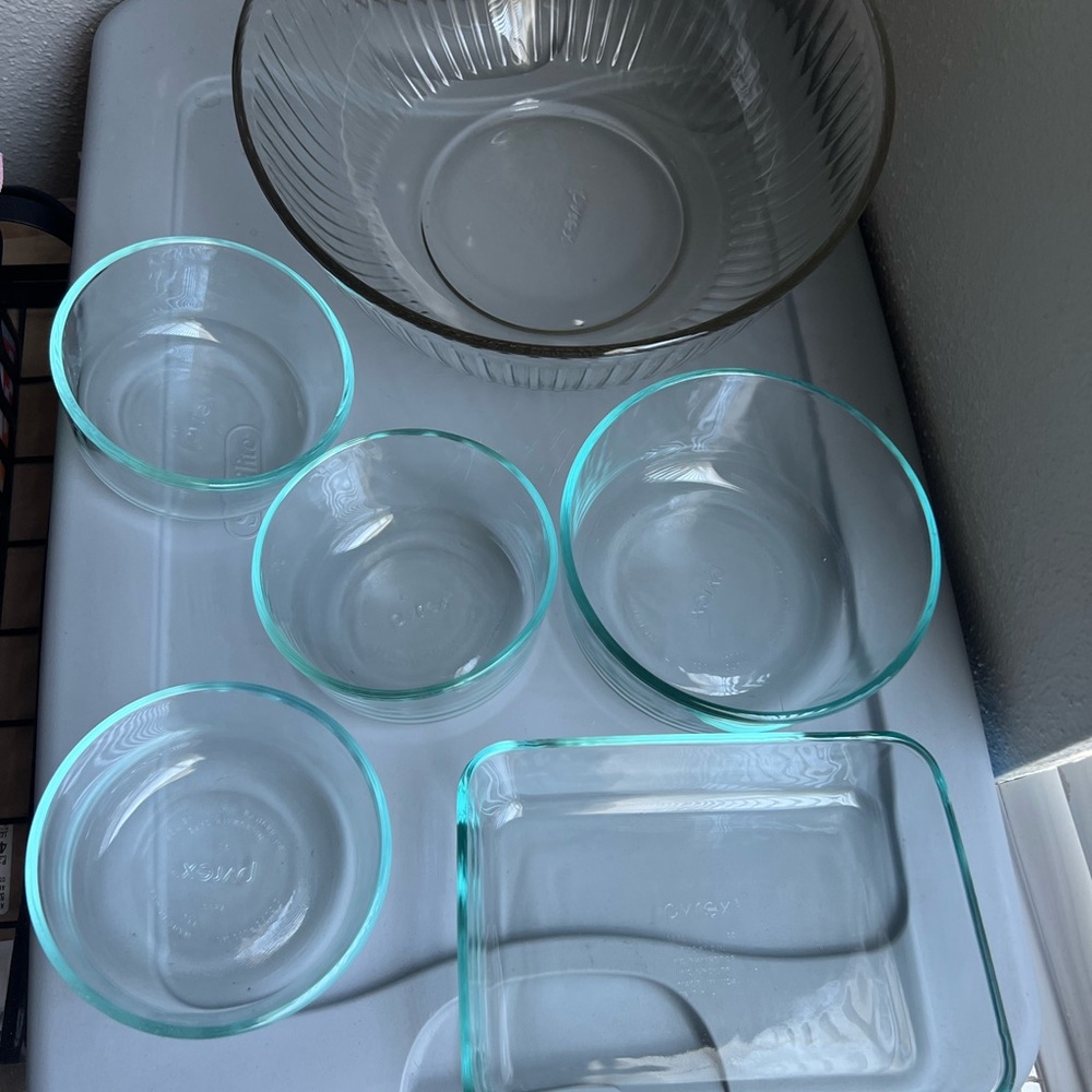 Pyrex Mixing Bowl Set